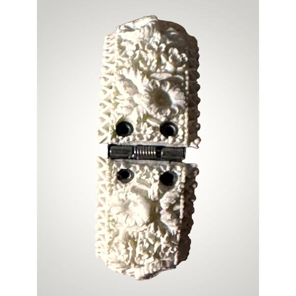 Vintage Floral Carved Hinged Bangle Bracelet Creamy White Celluloid / Faux Ivory - Picture 5 of 6